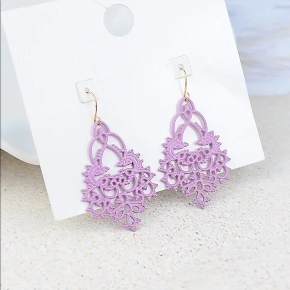 ‼️$4 Sale‼️🌻 NEW Purple Hollow Out Drop Earrings - Picture 2 of 3